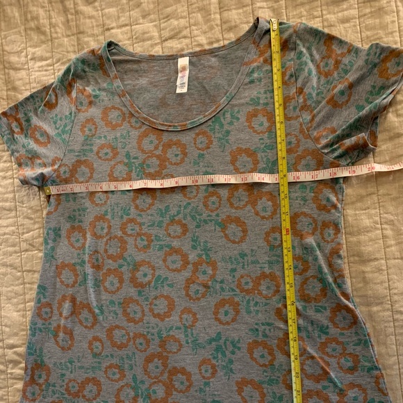 ✨3 for $25✨5 Lularoe Classic T’s Small/Med - Picture 14 of 16